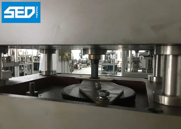 Pharma Grade Softgel Encapsulation Machine For Vitamin E Capsule Making, view 3
