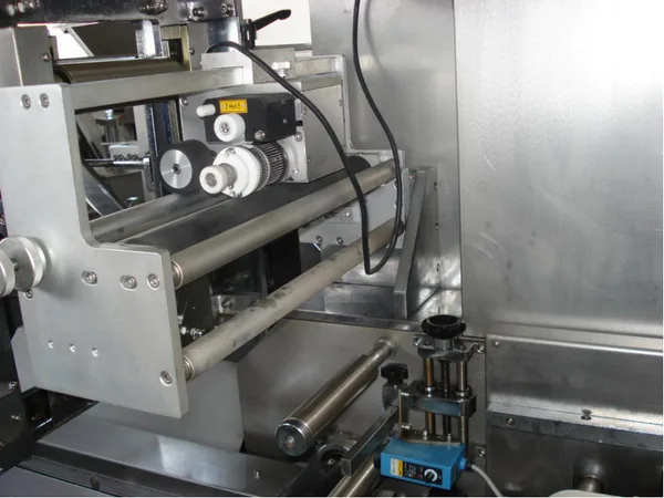 Electric Driven Automatic Packaging Machine Medical Adhesive Plaster Packing Machine, view 3