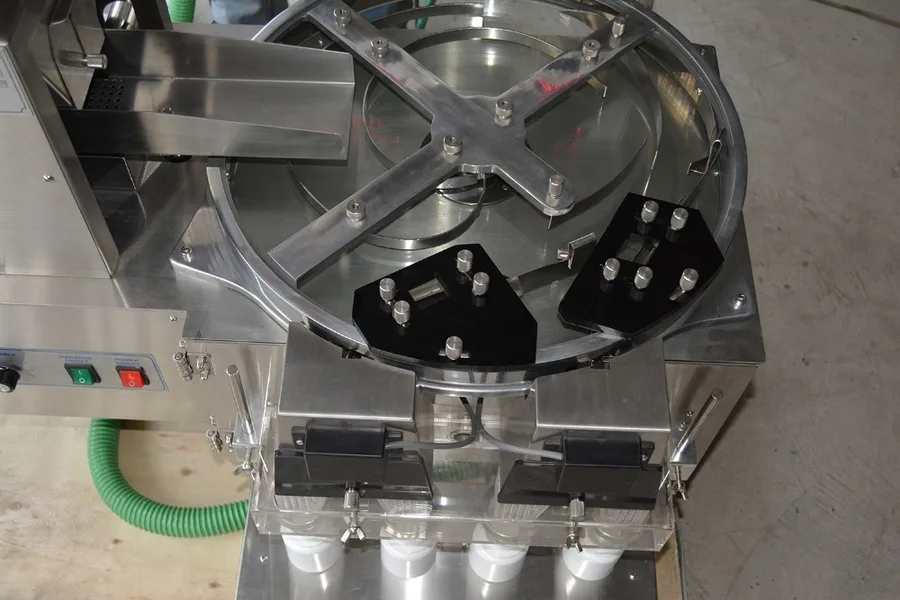 Semi Automatic Electronic Pill Counter Machine, view 3