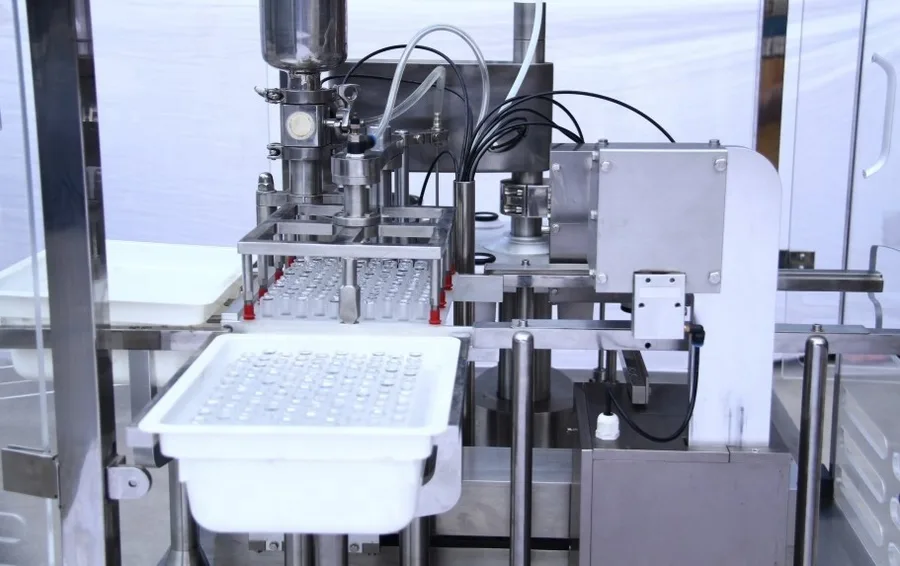 Full Automatic Vacuum Pre Filled Syringe Filling Machine Liquid Filling Machine, view 4