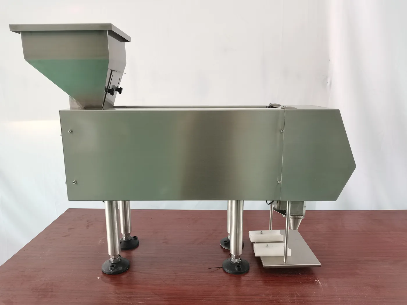 6 Passageway Soft Capsule Counter Machine Semi - Automatic Made Of Stainless Steel, view 1