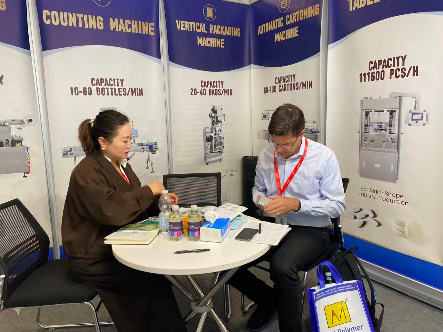 Pharmaceutical professionals discussing equipment solutions at SED Pharma Booth 9J85